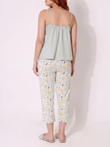 Ensemble Pyjama Femme Camisole Sauge & Pantacourt Fleuri – détails et finitions, pyjama femme Allure Maroc