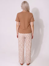 Ensemble Pyjama Femme Caramel & Pantalon Fleuri – coupe et style, pyjama femme Allure Maroc