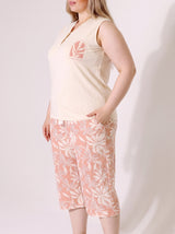 Ensemble Pyjama Femme Grande Taille Écru & Bermuda Floral Corail – présentation du modèle, pyjama femme Allure Maroc