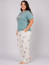 Ensemble Pyjama Femme Grande Taille Vert Sauge & Pantalon Rayé Cartoon – présentation du modèle, pyjama femme Allure Maroc