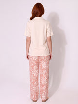 Ensemble Pyjama Femme Polo Écru & Pantalon Floral Corail – coupe et style, pyjama femme Allure Maroc