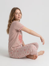 Ensemble Pyjama Femme Two Hearts Rose & Pantalon Rayé – coupe et style, pyjama femme Allure Maroc